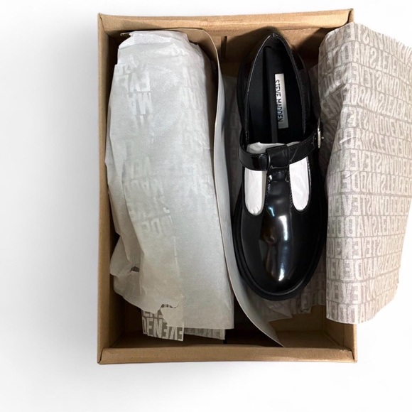 Steve Madden Black Patent Leather Mary Jane Shoes - Picture 3 of 3